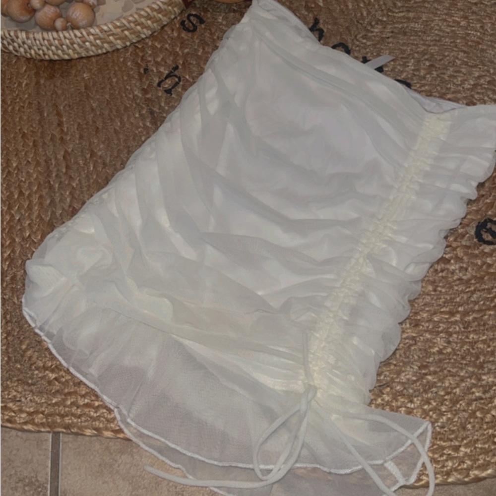 White lucy in the sky skirt! Brand new, never worn